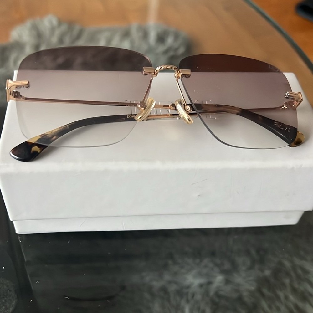 Dezi squared Lens Sunglasses